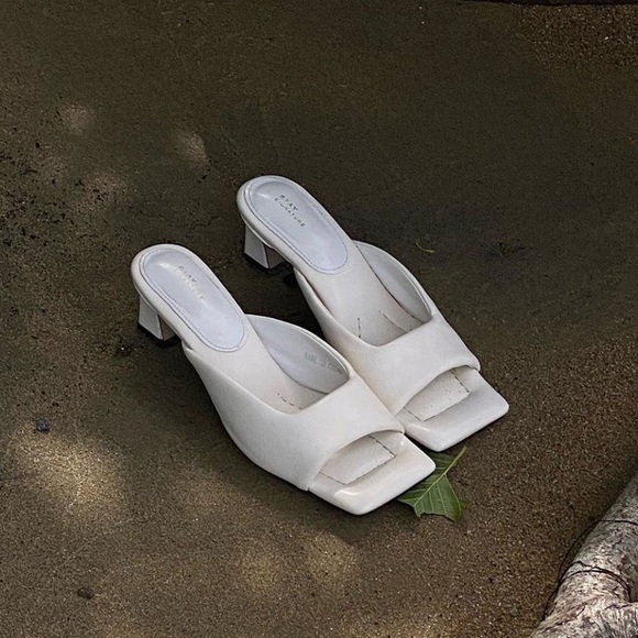 White mules - Picture 1 of 4